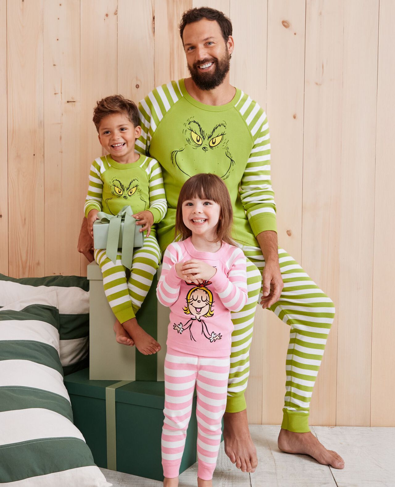Dr. Seuss Grinch HannaJams™ Pajama Set - Image 3